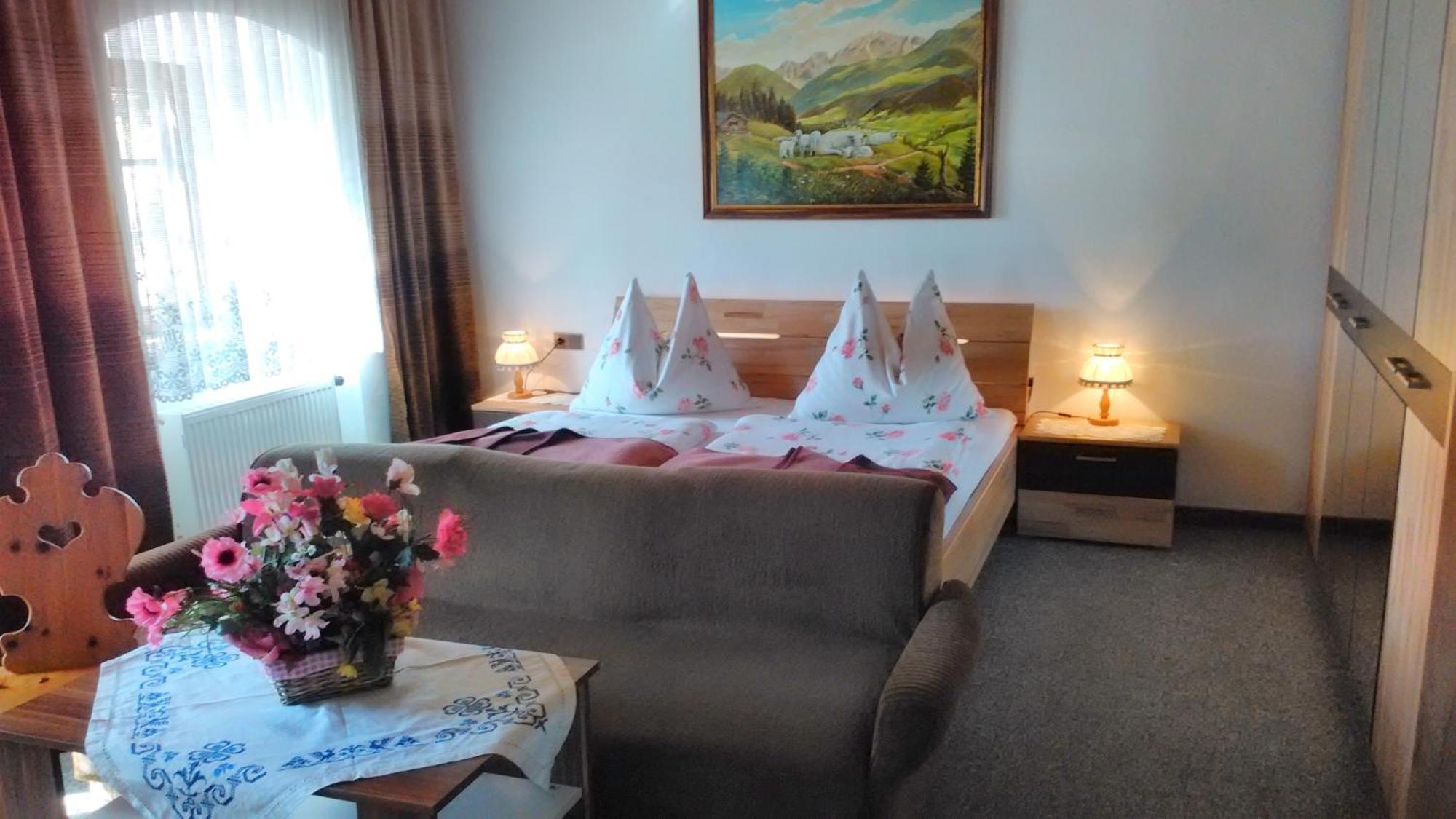 Gasthof Zum Loewen Sankt Jakob im Lesachtal Room photo
